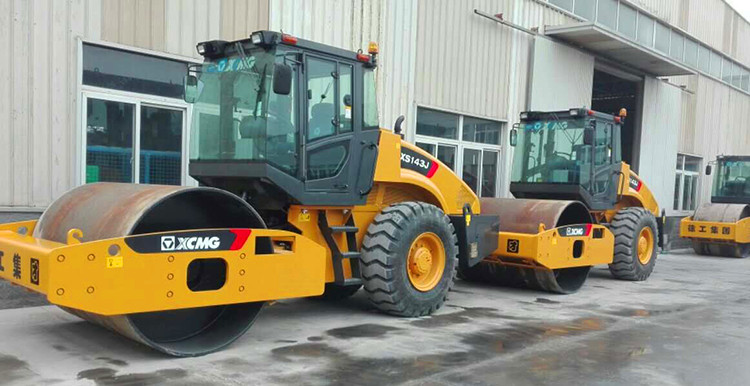 XCMG official 14 ton single drum vibratory road roller compactor XS143J price